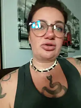 EllieOz online show from 7, 10, 2025