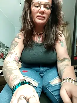 EllieOz online show from 6, 10, 2025