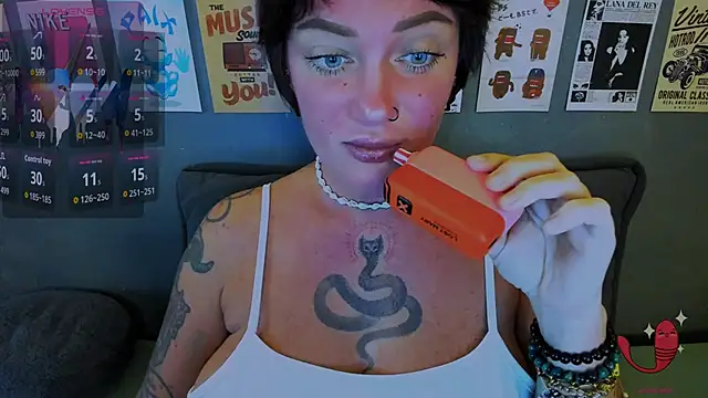 Snapshot of EllieOz chatting on 16, 6, 2026 EllieOz online show from 16, 6, 2026