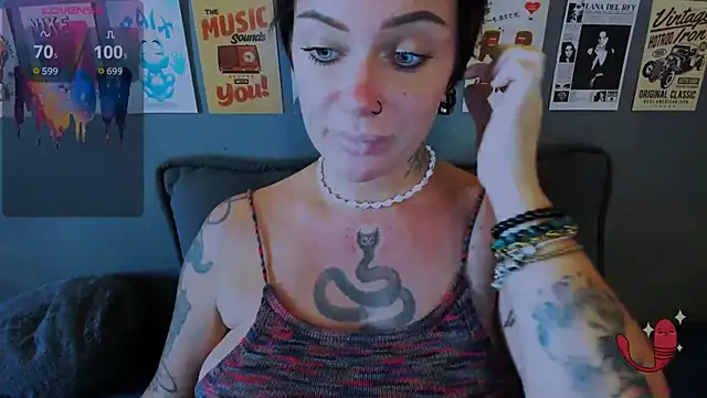 Snapshot of EllieOz chatting on 15, 7, 2026 EllieOz online show from 15, 7, 2026