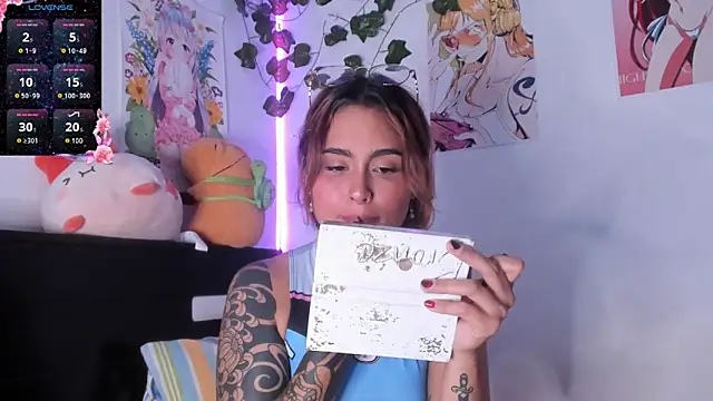 Violette-Ramirez01 online show from 9, 1, 2025