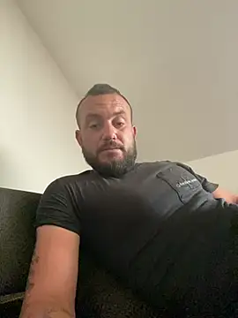 Snapshot of cosmin9000 chatting on 5, 7, 2026 cosmin9000 online show from 5, 7, 2026
