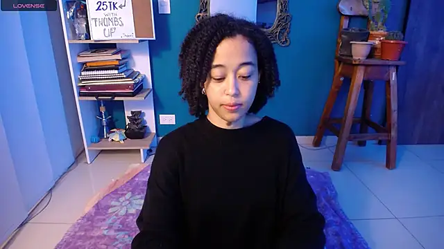 Snapshot of ela_0 chatting on 28, 10, 2025 ela 0 online show from 28, 10, 2025