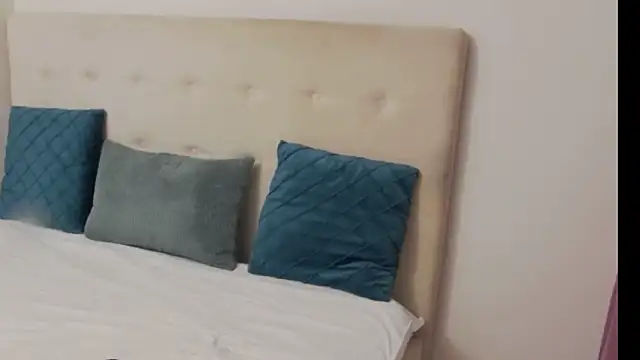 CassieHilton online show from 1, 10, 2025