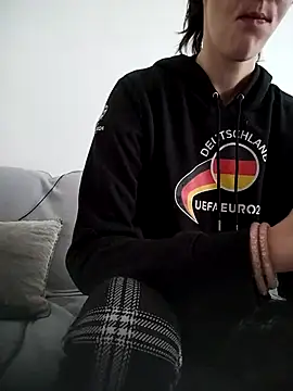 LauraBaby online show from 23, 9, 2025