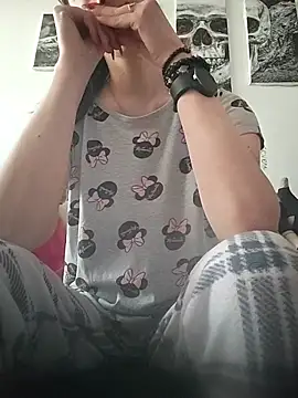 LauraBaby online show from 10, 4, 2026