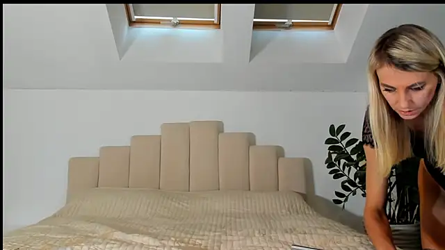 LunAnna online show from 25, 9, 2025