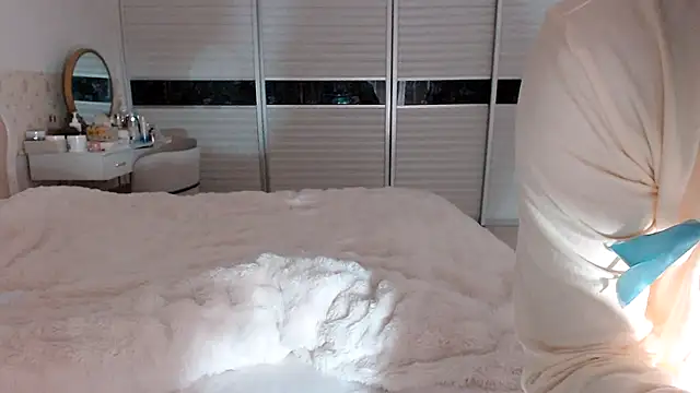 -Lucky Girl online show from 7, 3, 2025