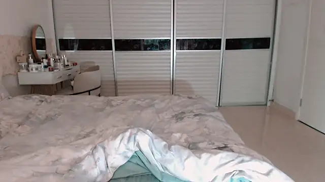 -Lucky Girl online show from 8, 11, 2025