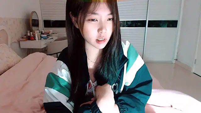 -Lucky Girl online show from 12, 4, 2026