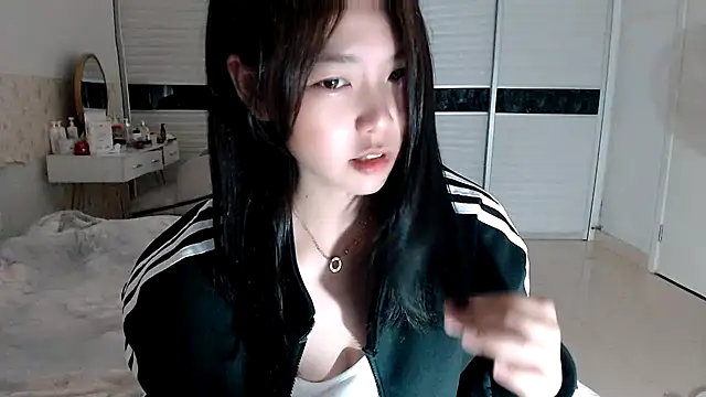 -Lucky Girl online show from 9, 10, 2025