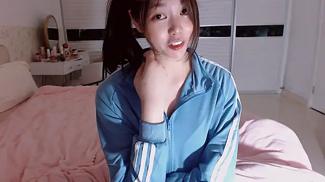 -Lucky Girl online show from 4, 5, 2026