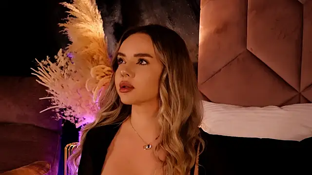 Snapshot of KatyaBelle chatting on 7, 10, 2025 KatyaBelle online show from 7, 10, 2025