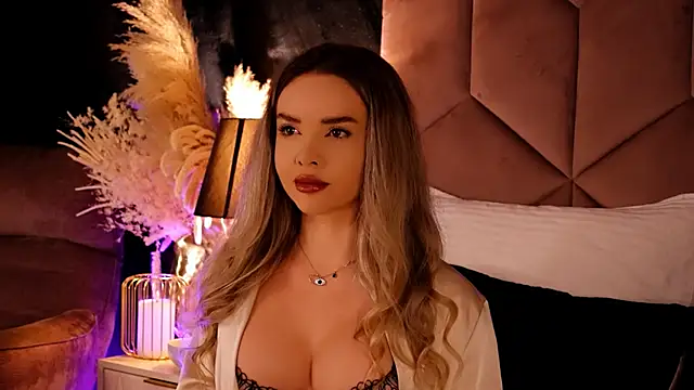 Snapshot of KatyaBelle chatting on 8, 10, 2025 KatyaBelle online show from 8, 10, 2025