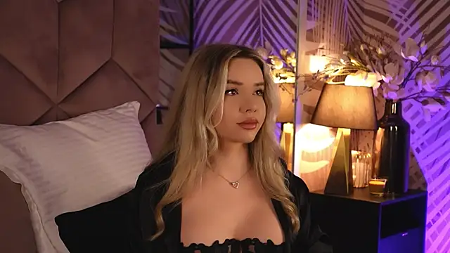 Snapshot of KatyaBelle chatting on 3, 12, 2025 KatyaBelle online show from 3, 12, 2025