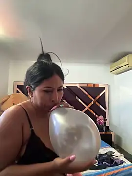 Snapshot of emmyjhonson07 chatting on 5, 10, 2025 emmyjhonson07 online show from 5, 10, 2025