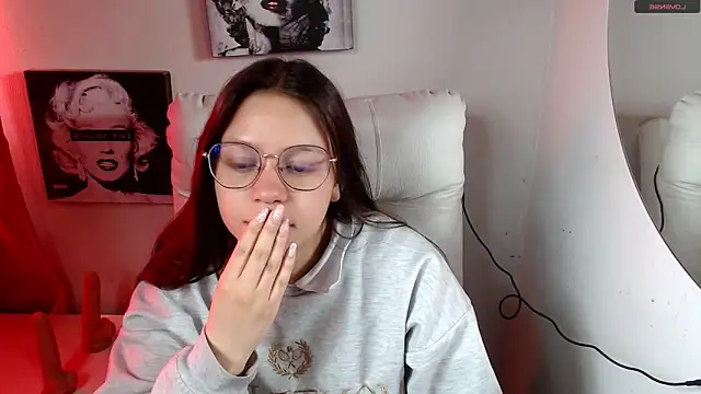 Snapshot of SamanthaRoldaan chatting on 18, 12, 2025 SamanthaRoldaan online show from 18, 12, 2025