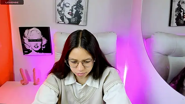 SamanthaRoldaan online show from 13, 3, 2026