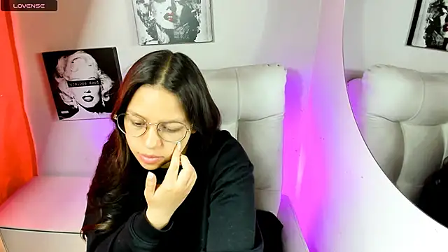 SamanthaRoldaan online show from 13, 4, 2026