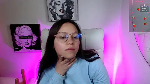 Snapshot of SamanthaRoldaan chatting on 4, 12, 2025 SamanthaRoldaan online show from 4, 12, 2025