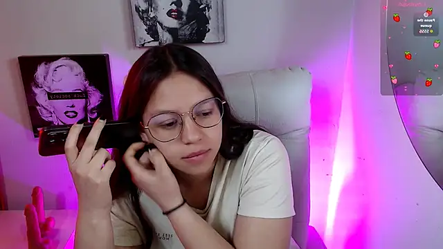 Snapshot of SamanthaRoldaan chatting on 3, 12, 2025 SamanthaRoldaan online show from 3, 12, 2025