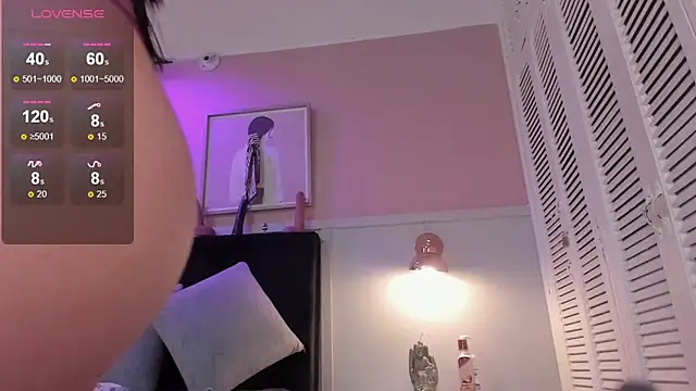 chloe watson  online show from 31, 10, 2025