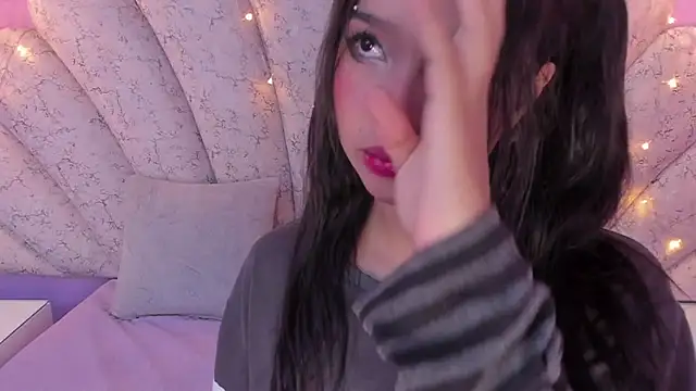 chloe watson  online show from 9, 3, 2025