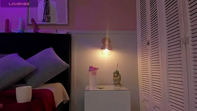 chloe watson  online show from 4, 10, 2025