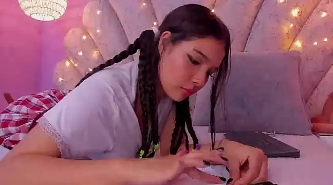 chloe watson  online show from 5, 3, 2025