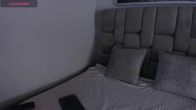 chloe watson  online show from 16, 10, 2025