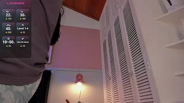 chloe watson  online show from 26, 9, 2025