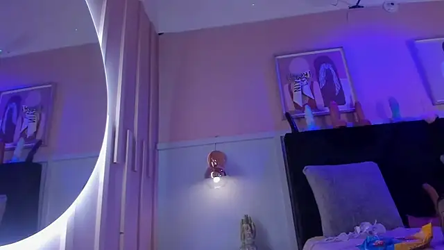 chloe watson  online show from 20, 12, 2025