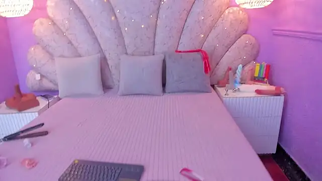 chloe watson  online show from 13, 3, 2025