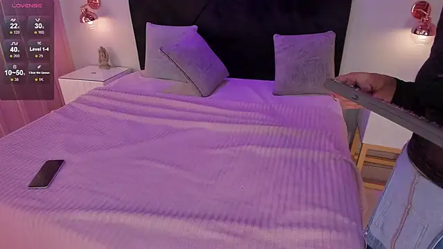 chloe watson  online show from 3, 12, 2025