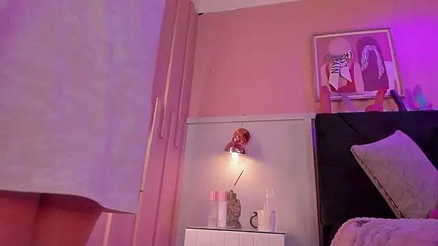 chloe watson  online show from 29, 11, 2025