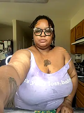 Snapshot of kweenxkarma chatting on 21, 10, 2025 kweenxkarma online show from 21, 10, 2025