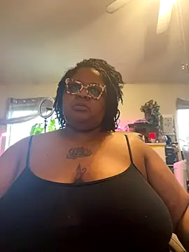 Snapshot of kweenxkarma chatting on 10, 9, 2025 kweenxkarma online show from 10, 9, 2025