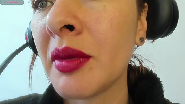 queen fetish online show from 13, 4, 2026