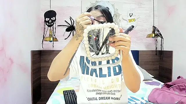 AnneDixie online show from 28, 10, 2025