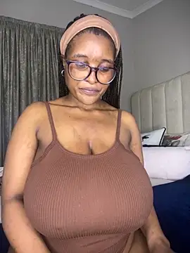 Snapshot of Bustygoddess32 chatting on 14, 10, 2025 Bustygoddess32 online show from 14, 10, 2025