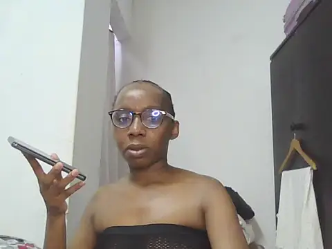 Sexxybella27 online show from 9, 11, 2025