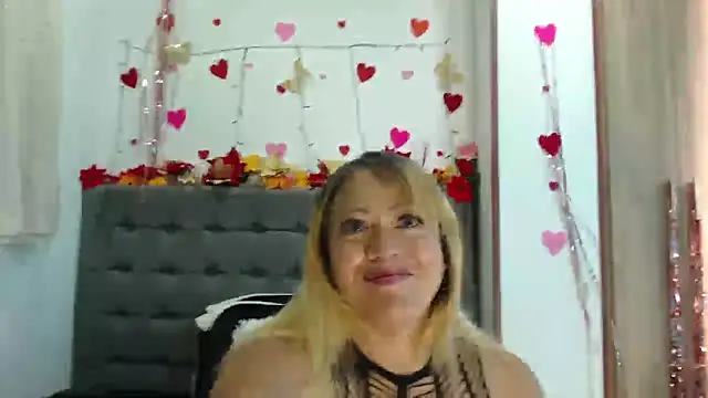 ChristinMooree online show from 5, 1, 2026