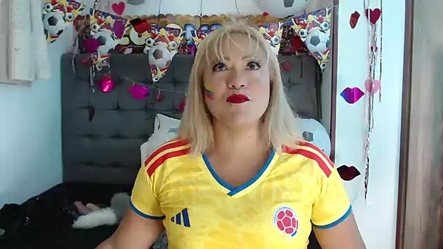 Snapshot of ChristinMooree chatting on 7, 7, 2026 ChristinMooree online show from 7, 7, 2026