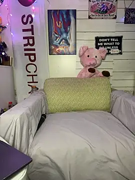 TrenaAnne online show from 13, 4, 2026