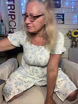 Snapshot of TrenaAnne chatting on 18, 5, 2026 TrenaAnne online show from 18, 5, 2026