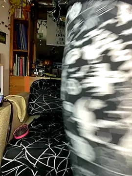 TrenaAnne online show from 30, 10, 2025