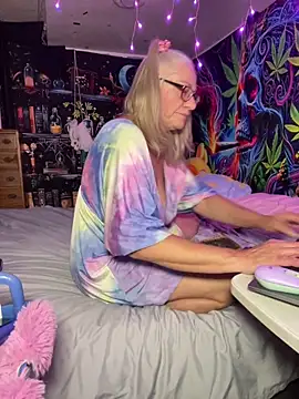 Snapshot of TrenaAnne chatting on 21, 5, 2026 TrenaAnne online show from 21, 5, 2026