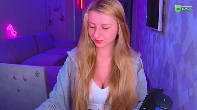 Snapshot of AmaliaQueen chatting on 7, 11, 2025 AmaliaQueen online show from 7, 11, 2025