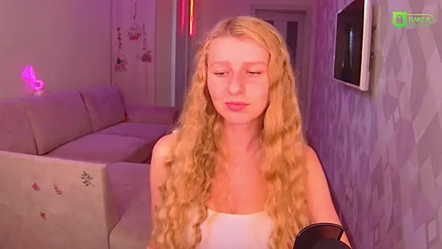 Snapshot of AmaliaQueen chatting on 26, 10, 2025 AmaliaQueen online show from 26, 10, 2025