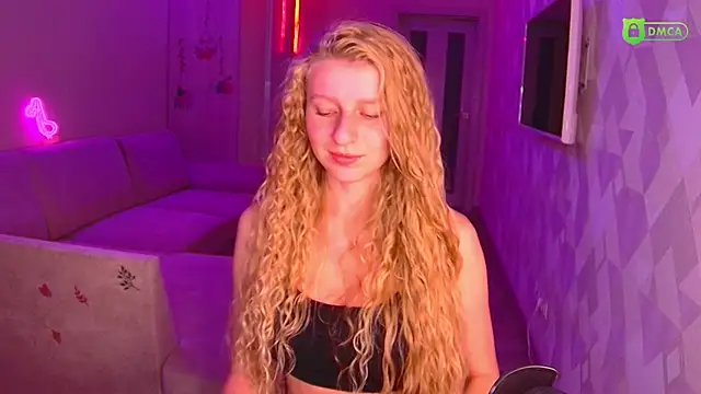 Snapshot of AmaliaQueen chatting on 24, 10, 2025 AmaliaQueen online show from 24, 10, 2025